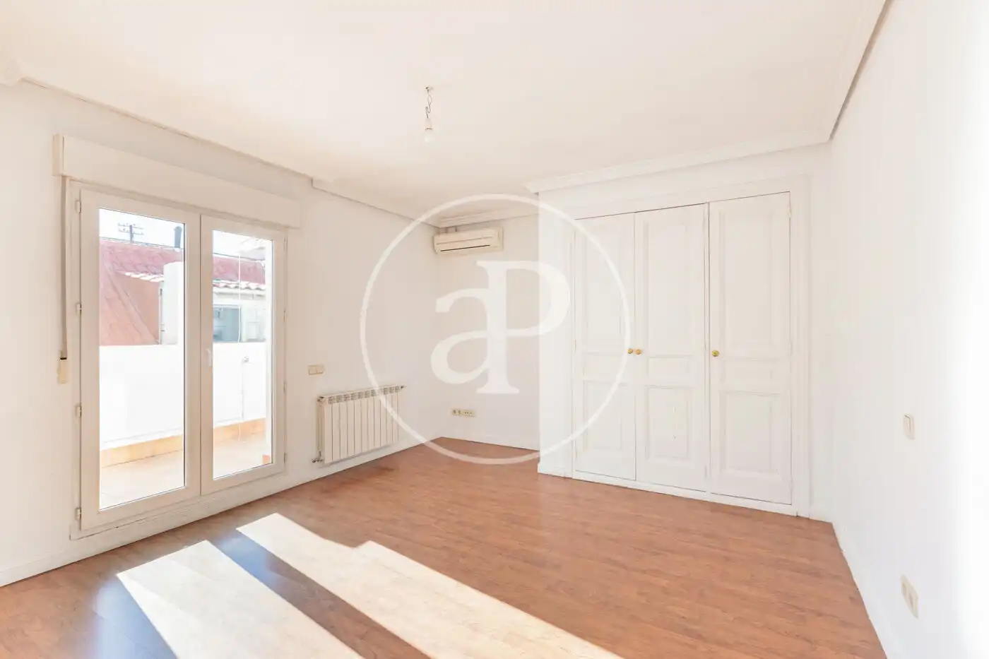 Bedroom of Flat for rent in Madrid  with Air Conditioner, Heating and Terrace