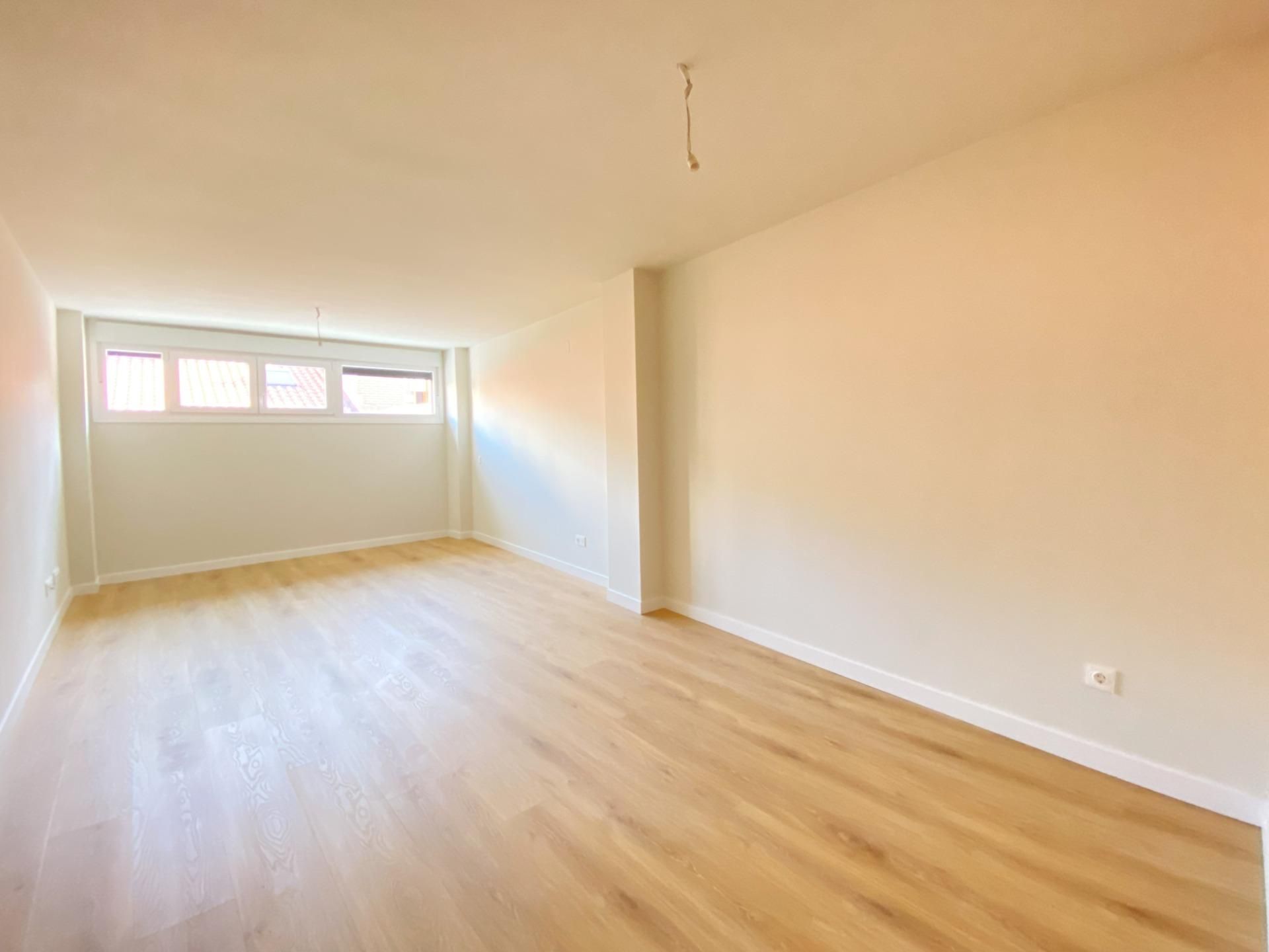 Pis en venda a Calle LEOPOLDO CANO, Centro