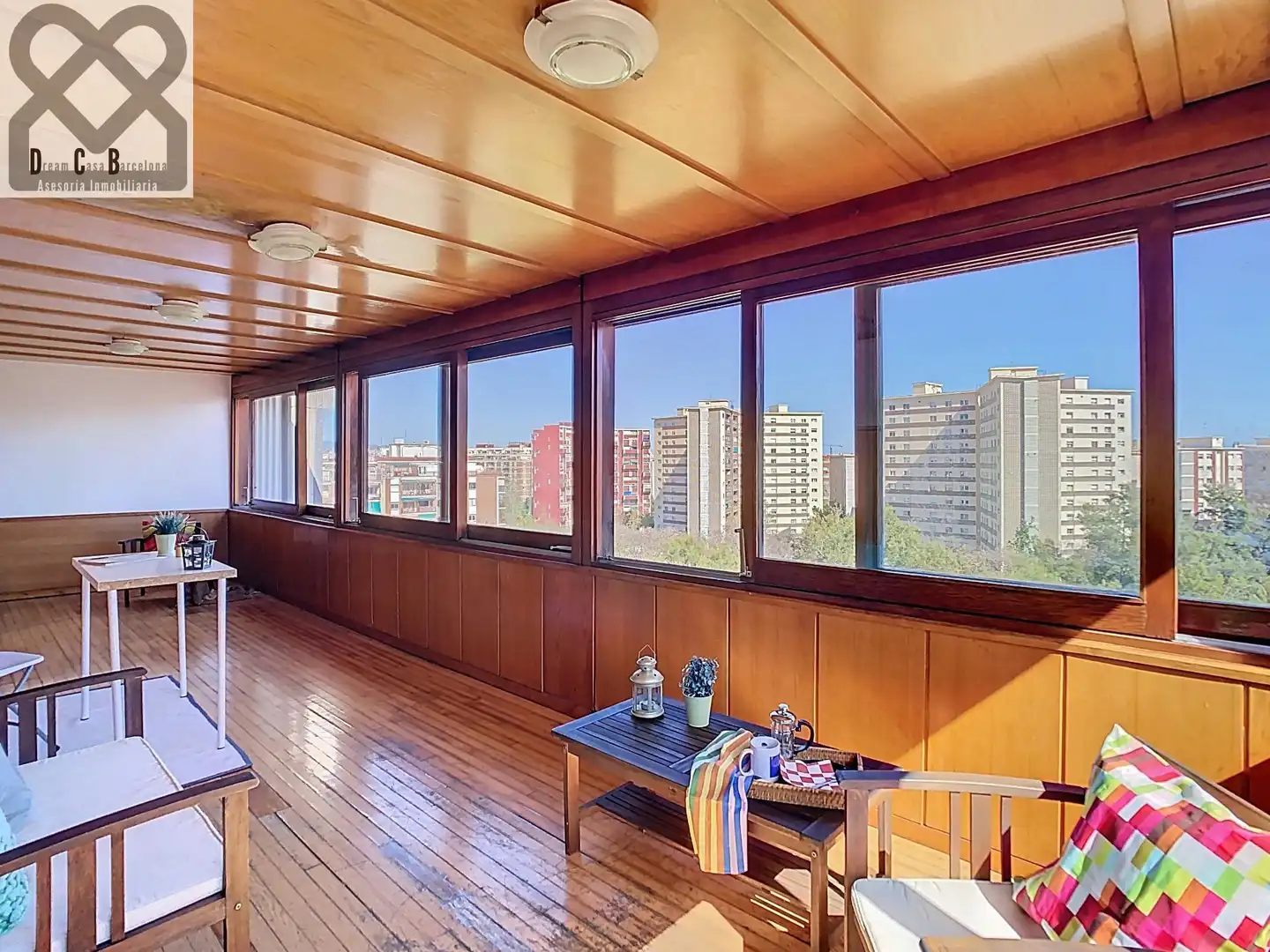 Wohnzimmer von Dachboden zum Verkauf in Barcelona mit Heizung und Terrasse