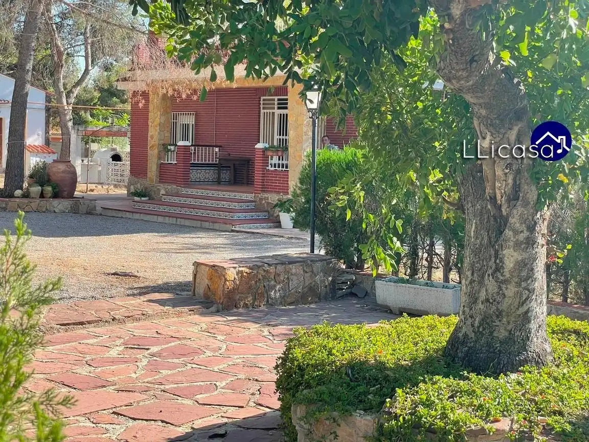 Vista exterior de Casa o xalet de lloguer en Olocau amb Calefacció, Jardí privat i Terrassa
