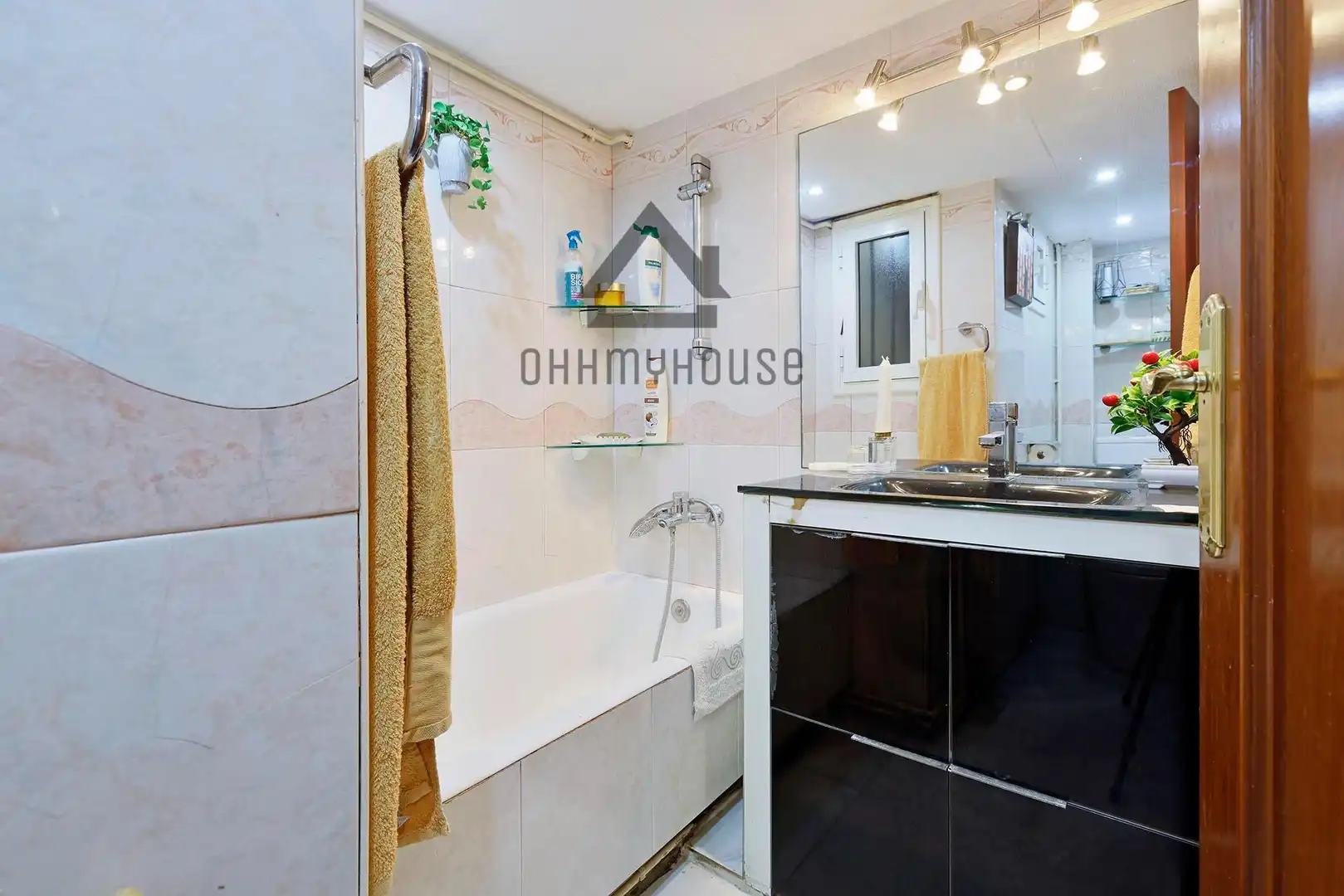 Bathroom of Ground floor for sale in Barcelona  with Air Conditioner, Heating and Terrace