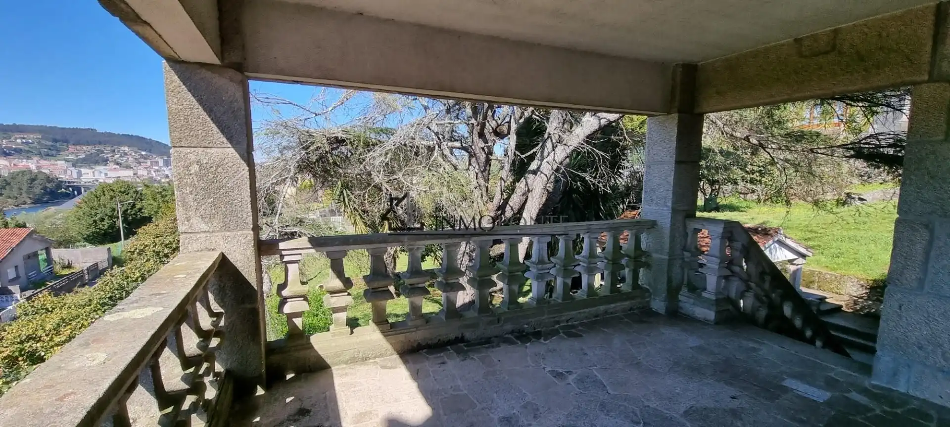 Terrassa de Casa o xalet en venda en Pontevedra Capital  amb Calefacció, Jardí privat i Terrassa