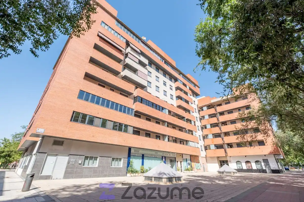 Außenansicht von Wohnung zur Miete in Zaragoza mit Klimaanlage, Heizung und Parkett