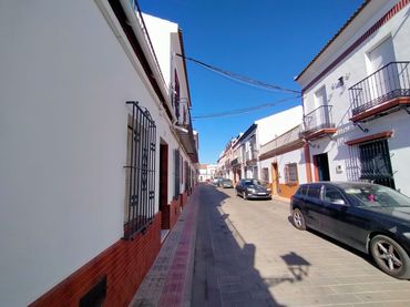 Casa amb balcó en venda a Plaza Virgen del Rocío 7