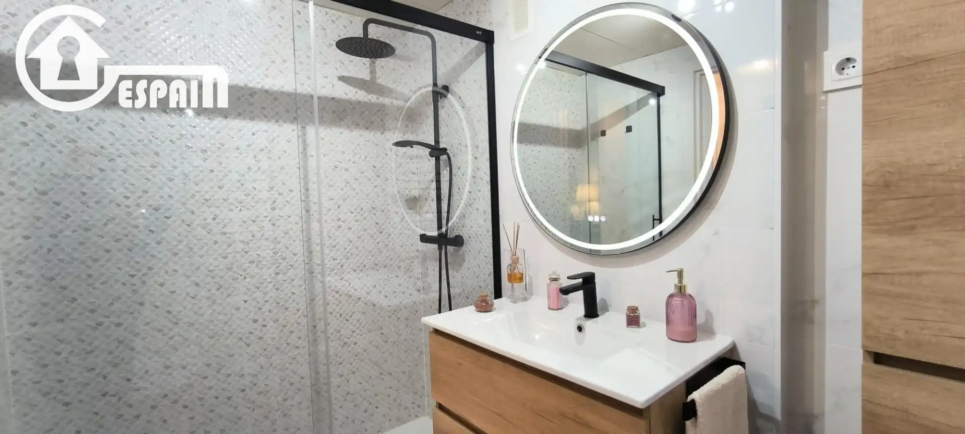 Bathroom of Flat for sale in Madrid  with Air Conditioner, Heating and Private garden