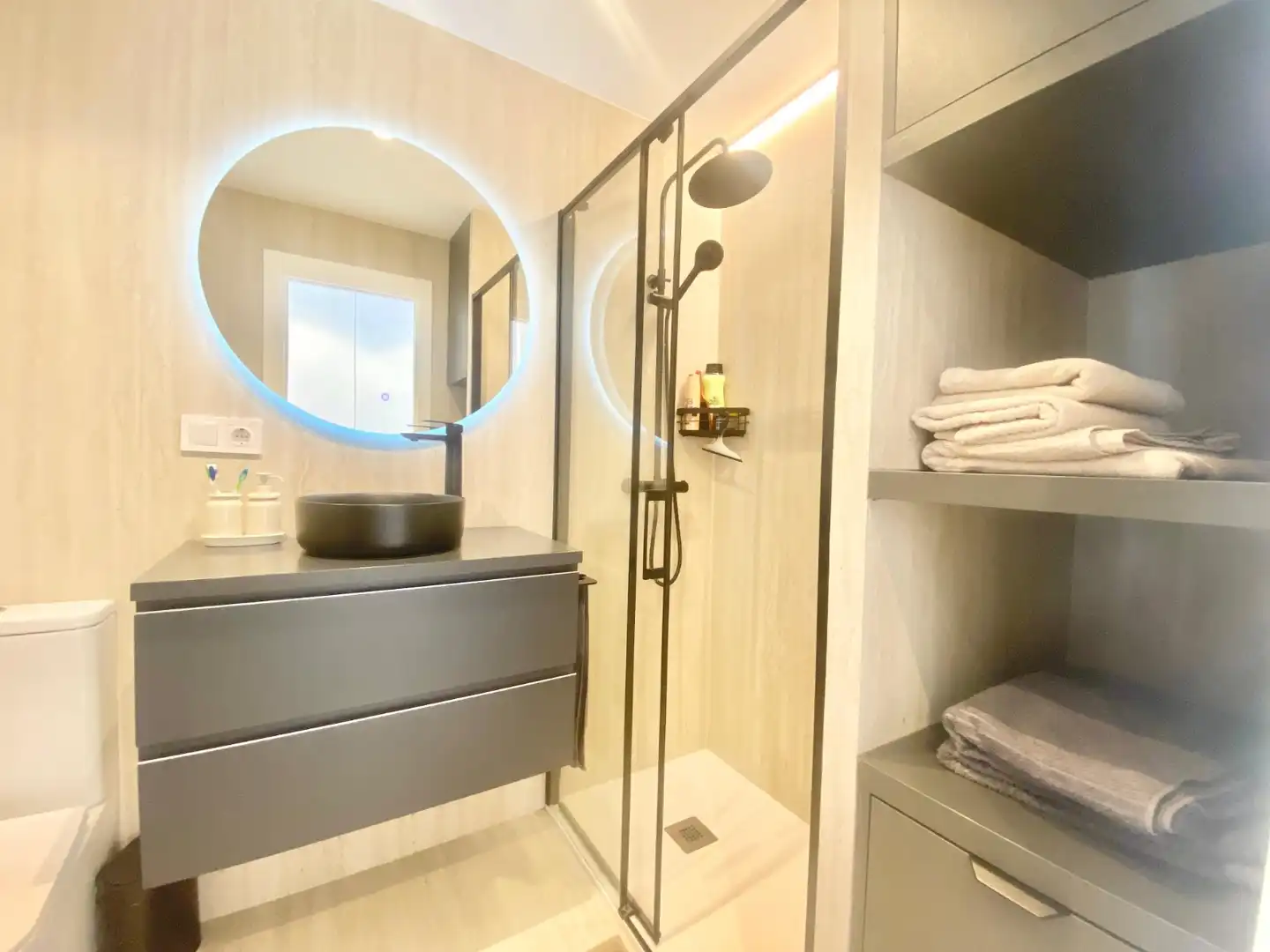 Badezimmer von Wohnung zur Miete in El Campello mit Klimaanlage, Schwimmbad und Möbliert