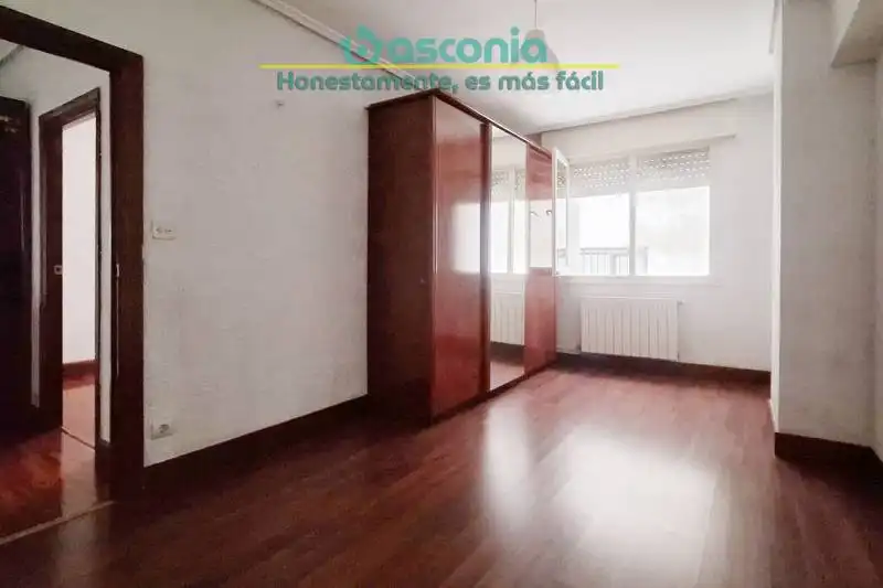 Habitación de Piso en venta en Basauri  con Calefacción, Amueblado y Balcón