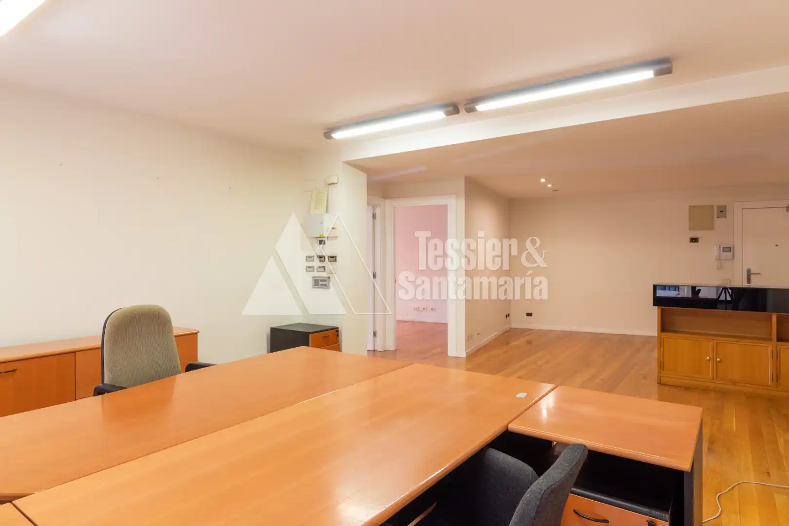 Büro zur Miete in Gijón  mit Heizung und Möbliert