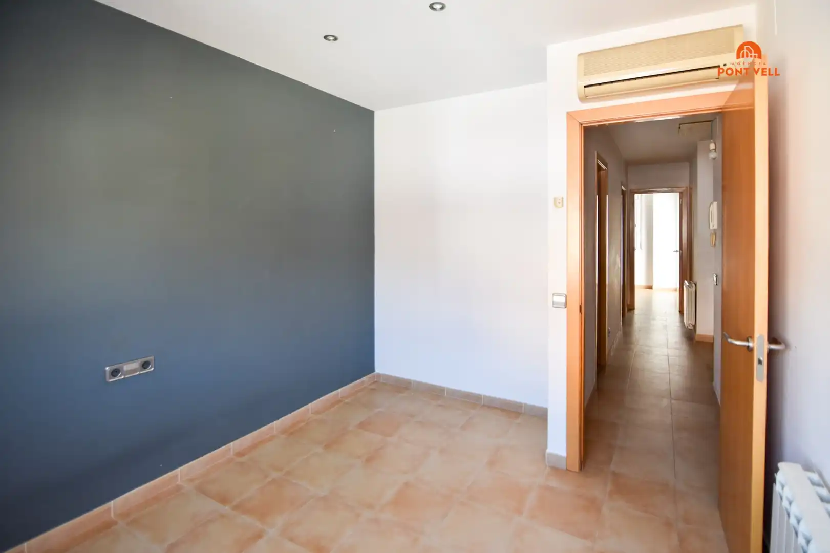 Casa pareada con terraza en venta en La Bisbal d'Empordà, imagen 7