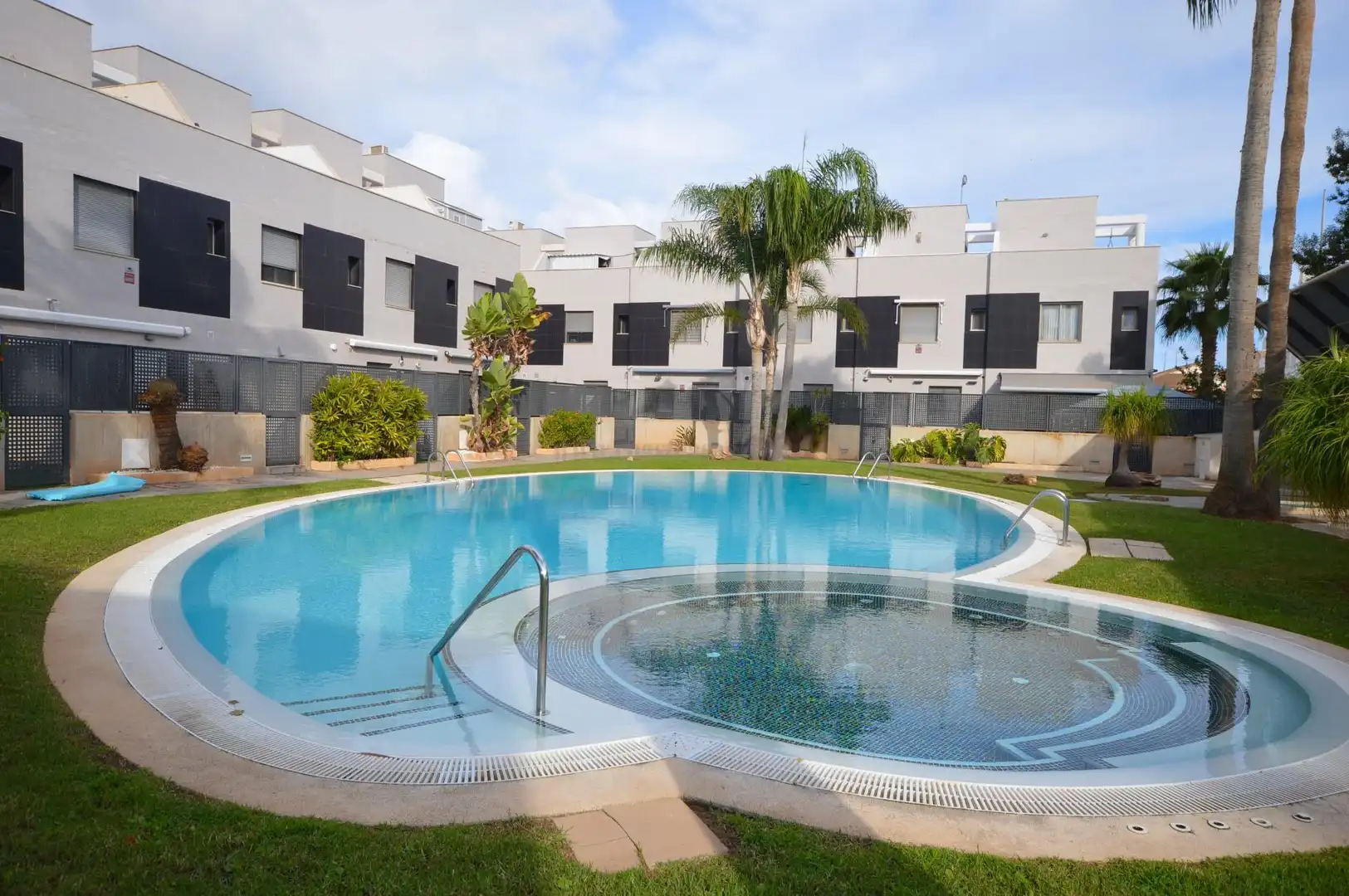 Reihenhaus mit Pool zum Verkauf in El Mojón