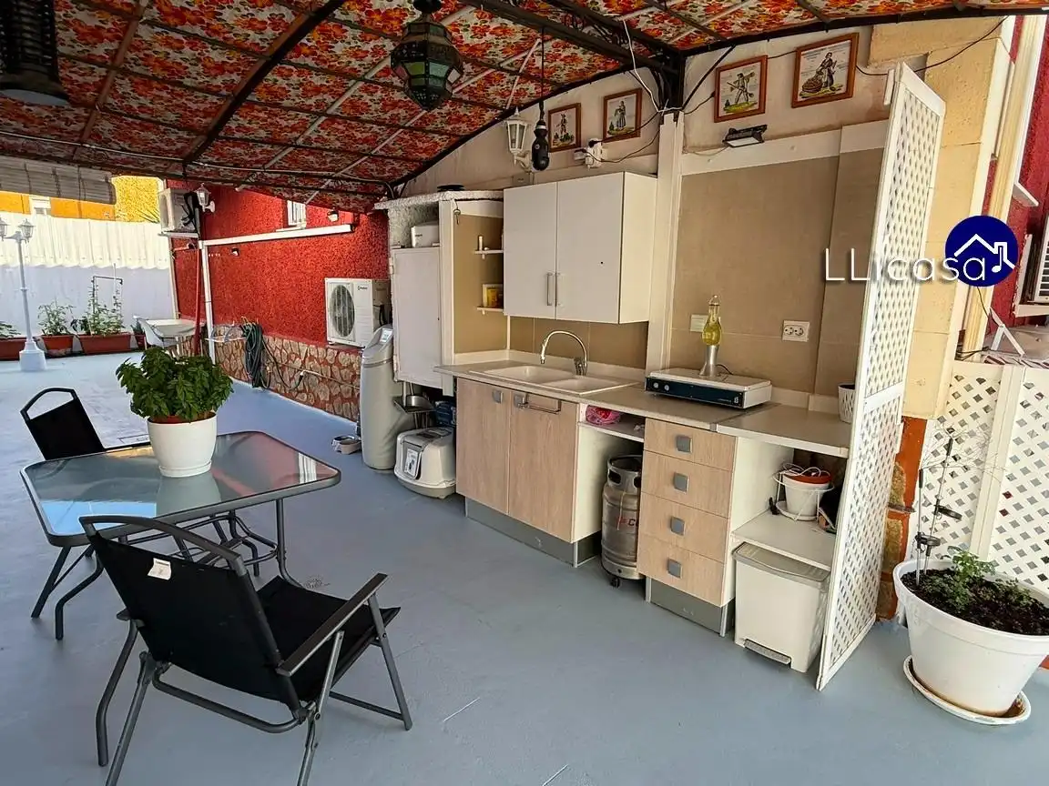 Terraza de Casa adosada en venta en La Pobla de Vallbona con Aire acondicionado, Jardín privado y Terraza