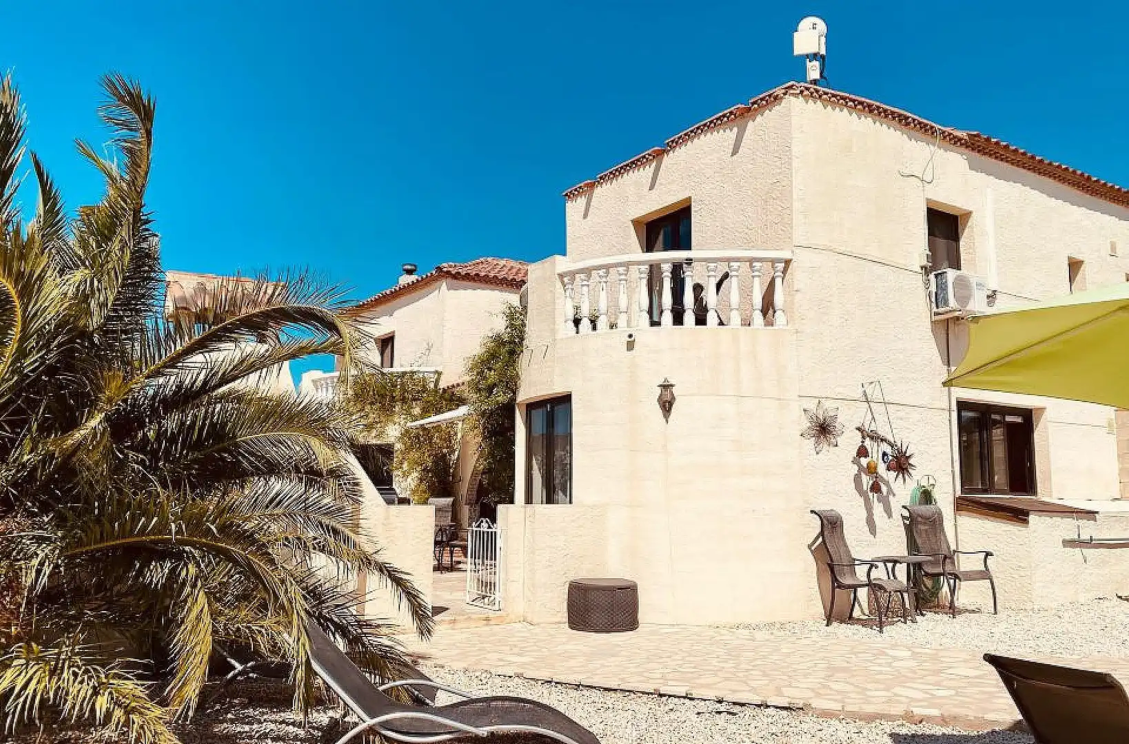 Vista exterior de Casa o xalet en venda en Orihuela amb Aire condicionat, Terrassa i Alarma
