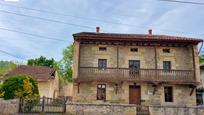 Vista exterior de Casa o xalet en venda en Arenas de Iguña amb Balcó