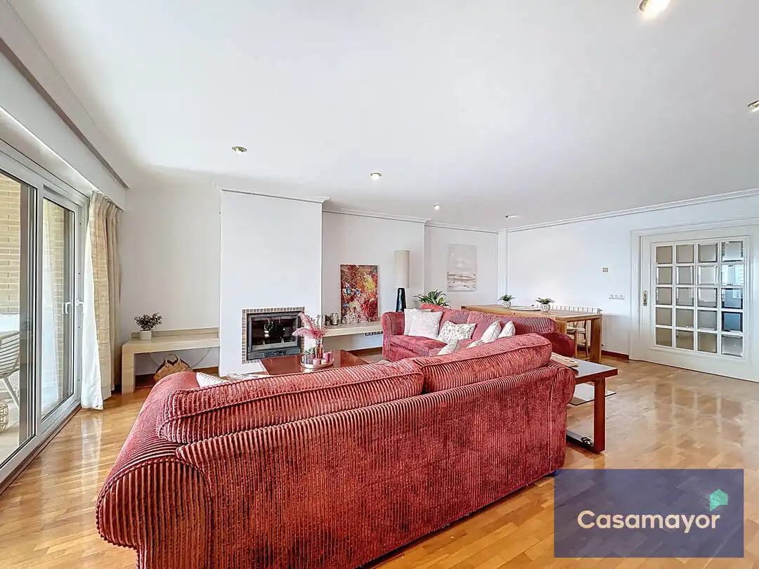 Sala d'estar de Casa adosada en venda en Alicante / Alacant amb Aire condicionat, Calefacció i Jardí privat