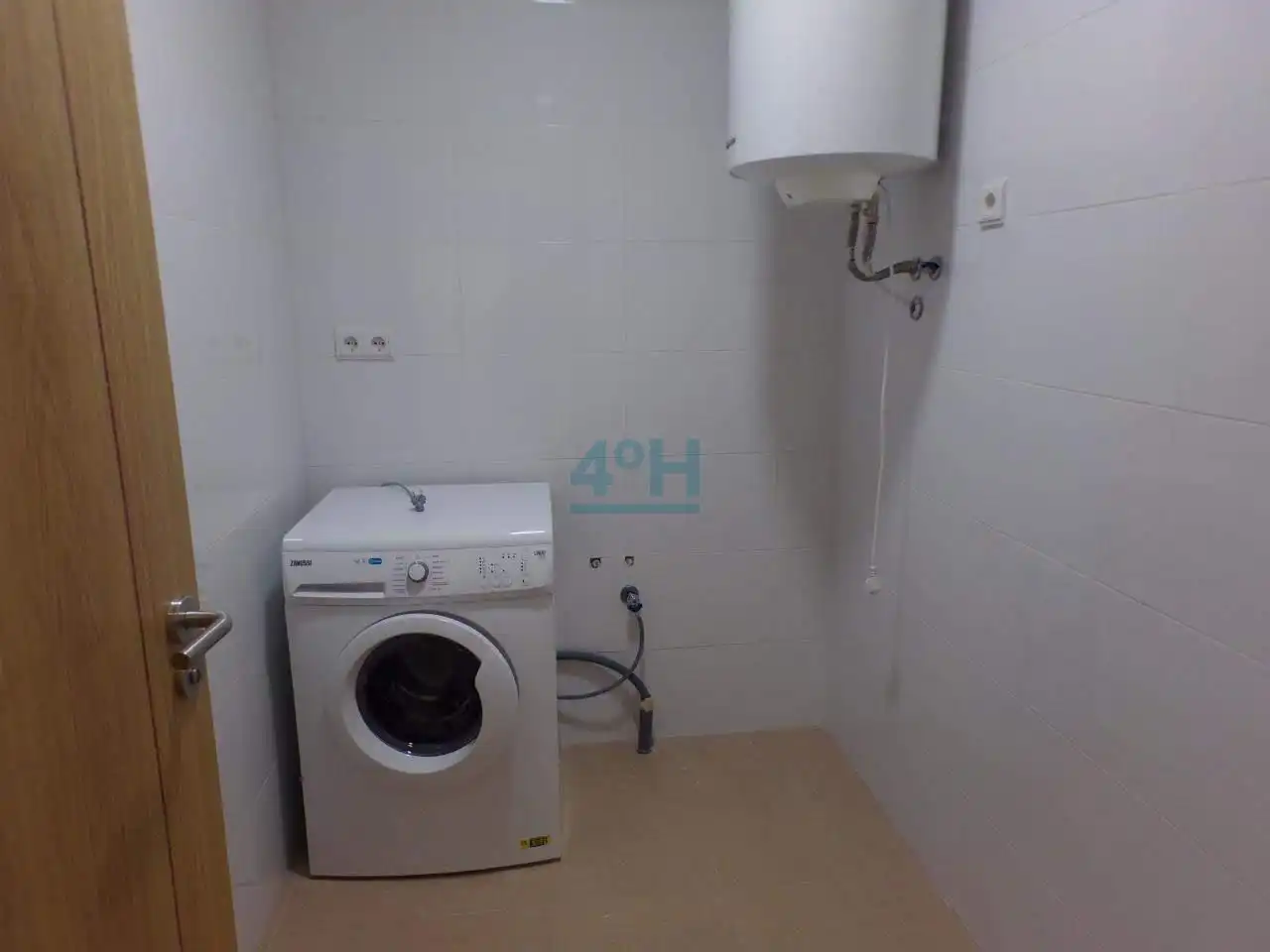 Bathroom of Apartments for rent in Ourense Capital   with Heating and Parquet flooring
