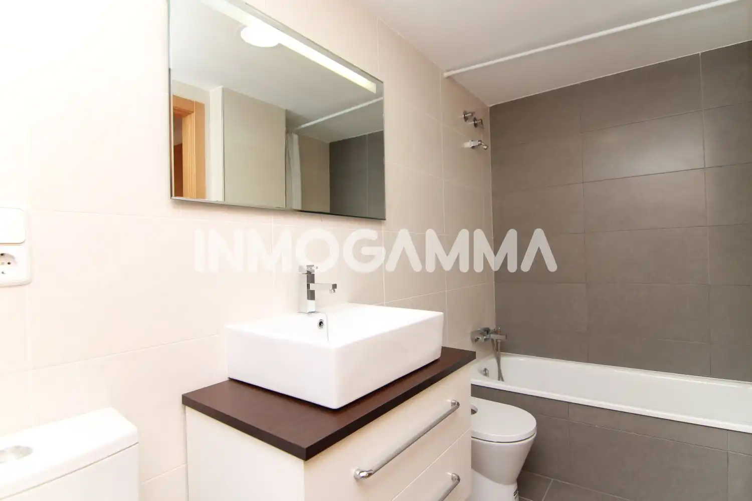Bathroom of Flat for sale in Favara  with Air Conditioner, Storage room and Balcony