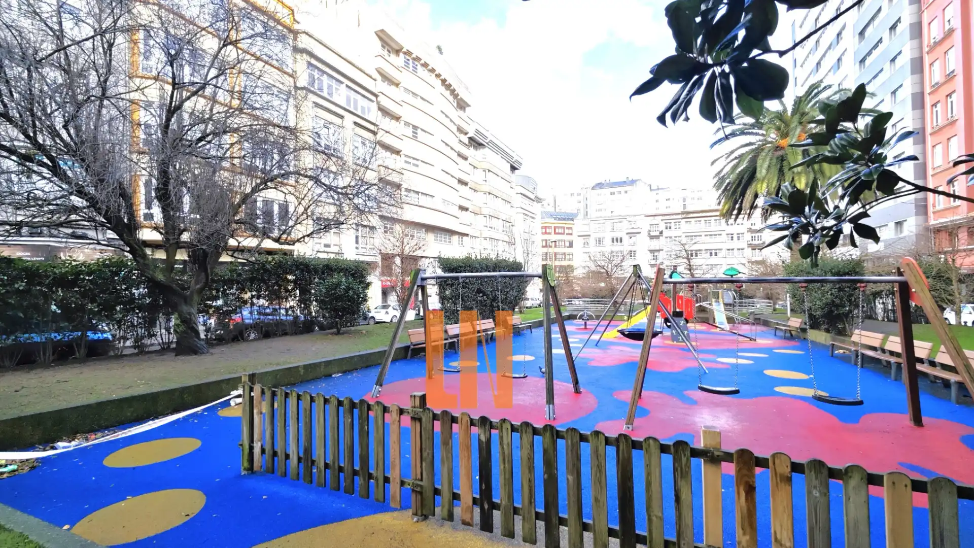 Vista exterior de Oficina de lloguer en A Coruña Capital  amb Moblat i Internet