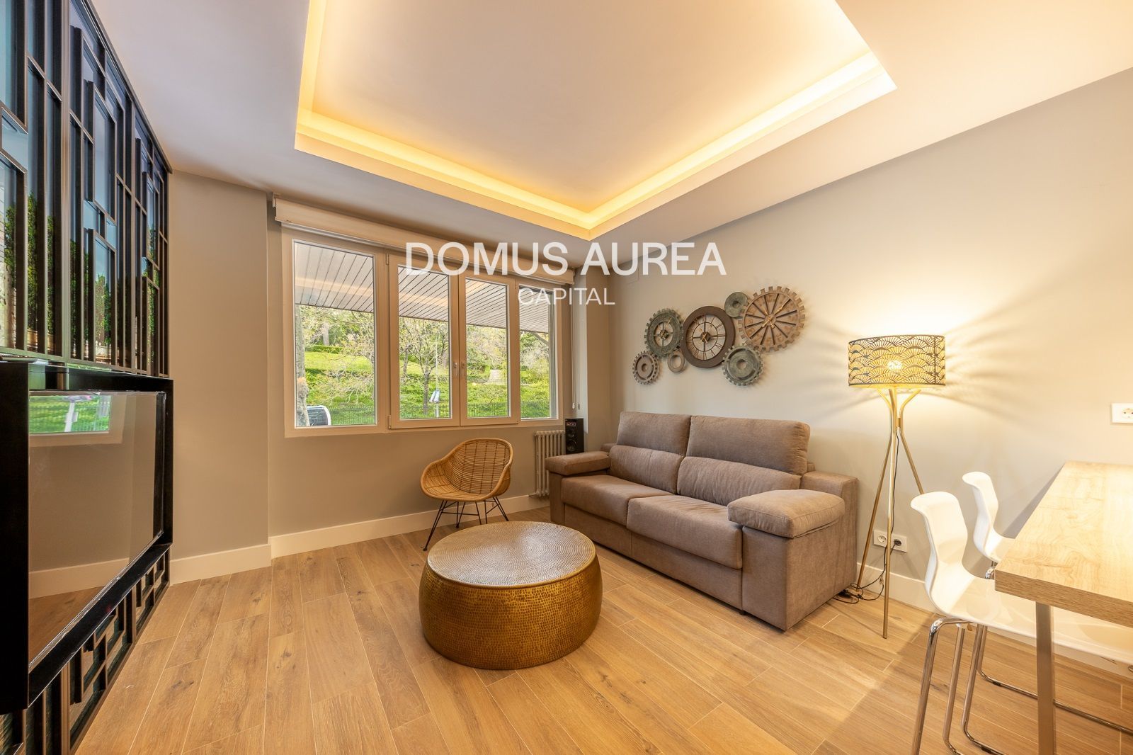Living room of Flat to rent in  Madrid Capital  with Air Conditioner, Heating and Parquet flooring