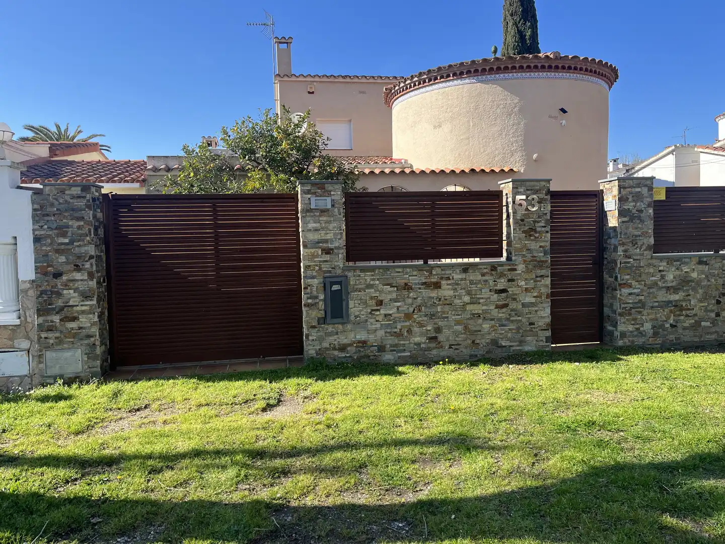 Vista exterior de Casa o xalet en venda en Empuriabrava