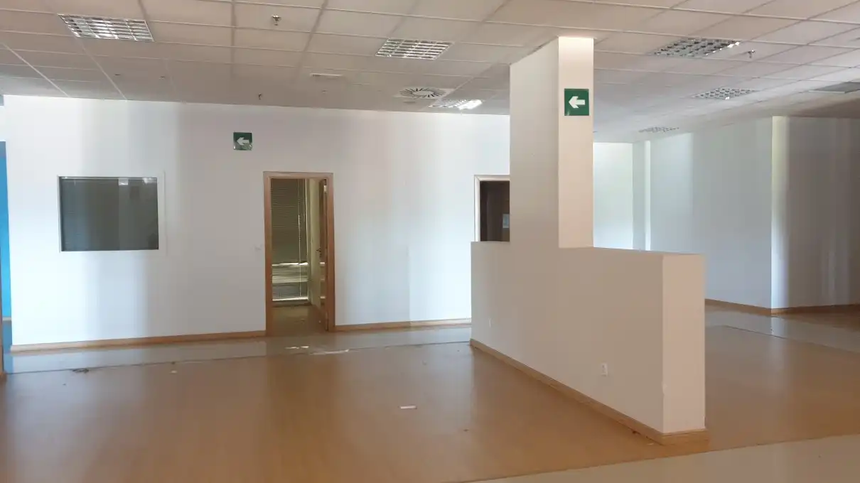 Business premises for sale in C.C. Monte Balado, Brión., imagen 9