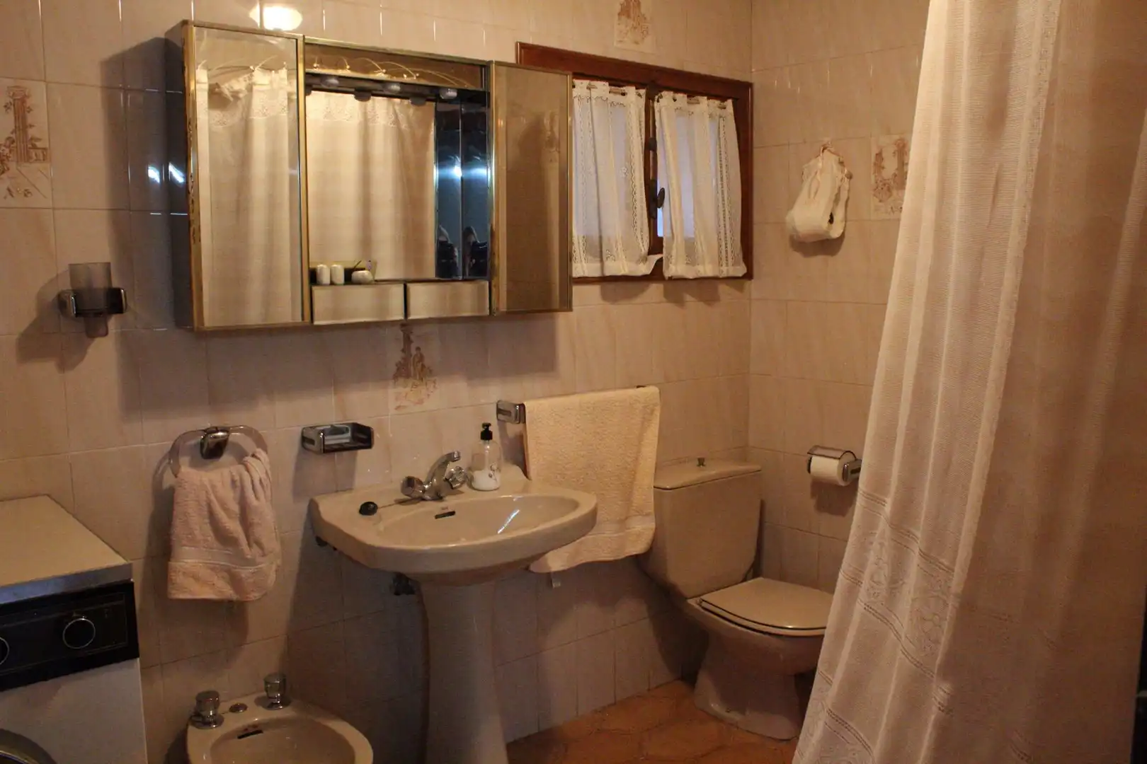 Badezimmer von Country house zum Verkauf in Valdeprado del Río mit Privatgarten