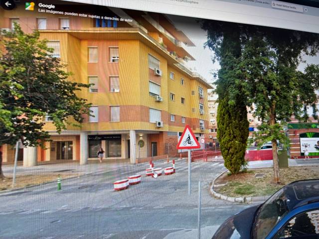 Garaje en Alquiler en Avenida la Aeronáutica, 4 en Colores -  Entreparques