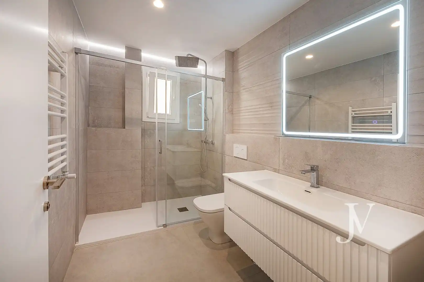 Badezimmer von Wohnung zum Verkauf in Madrid mit Heizung