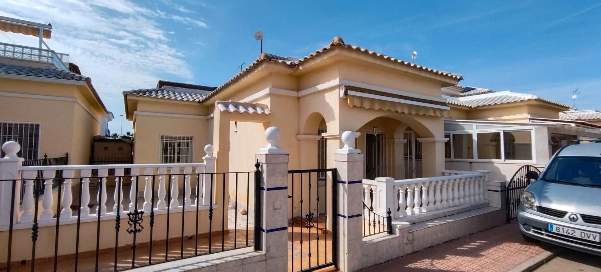 Exterior view of Single-family semi-detached for sale in Torrevieja  with Terrace