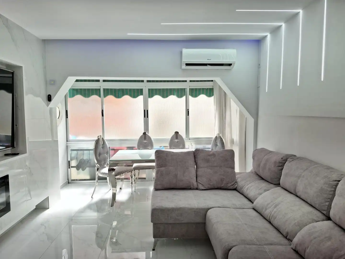 Sala de estar de Piso en venta en Marbella con Aire acondicionado y Piscina comunitaria