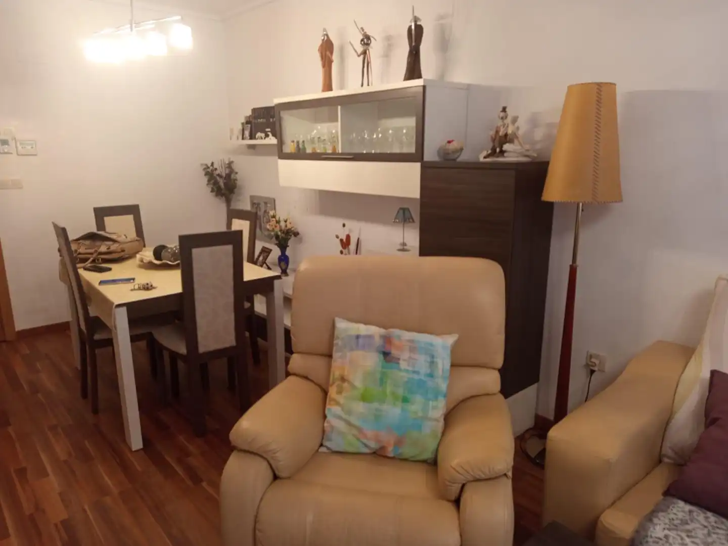 Sala de estar de Piso en venta en Elda con Parquet, Amueblado y Horno