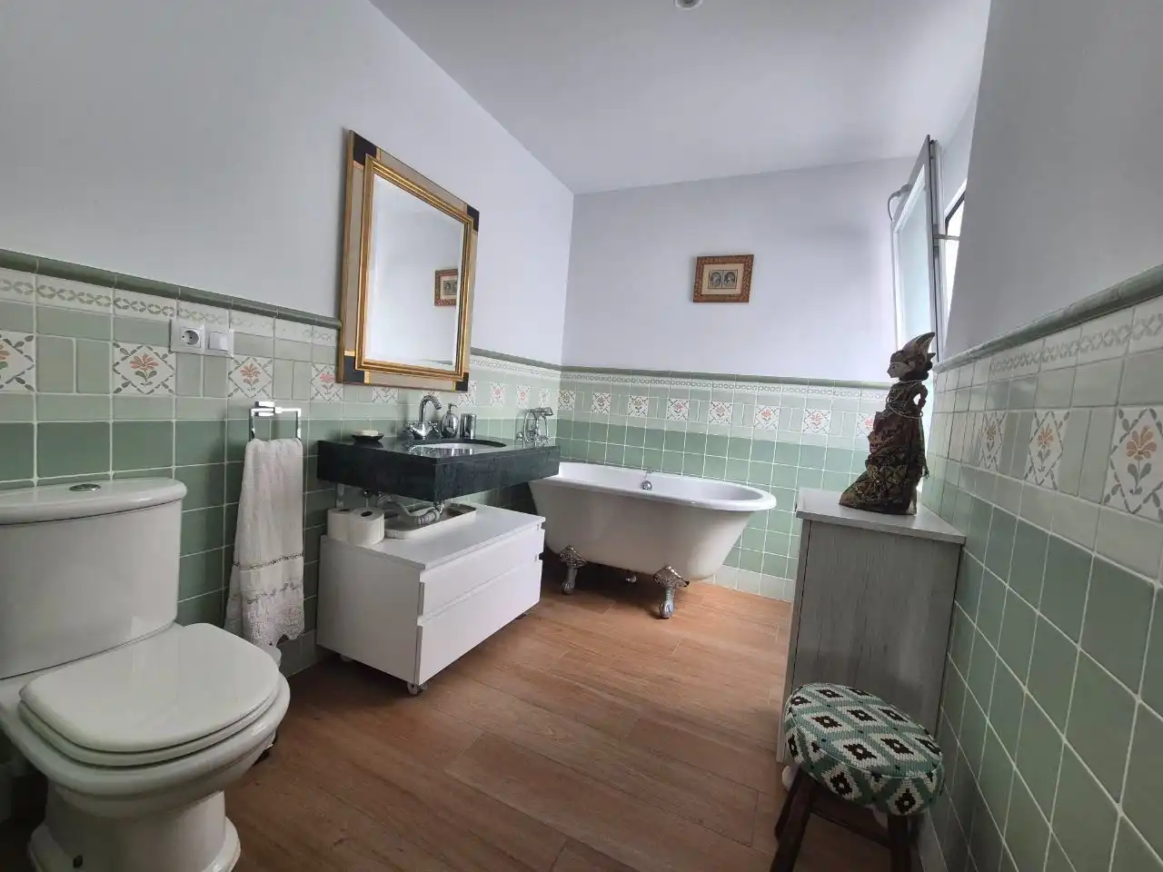 Bany de Casa o xalet en venda en Vélez-Málaga amb Aire condicionat, Terrassa i Moblat