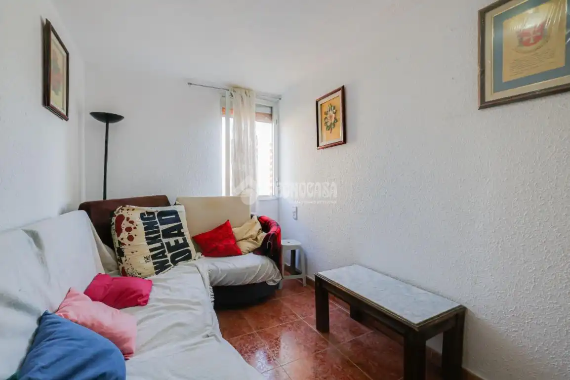 Sala d'estar de Pis en venda en L'Hospitalet de Llobregat amb Balcó
