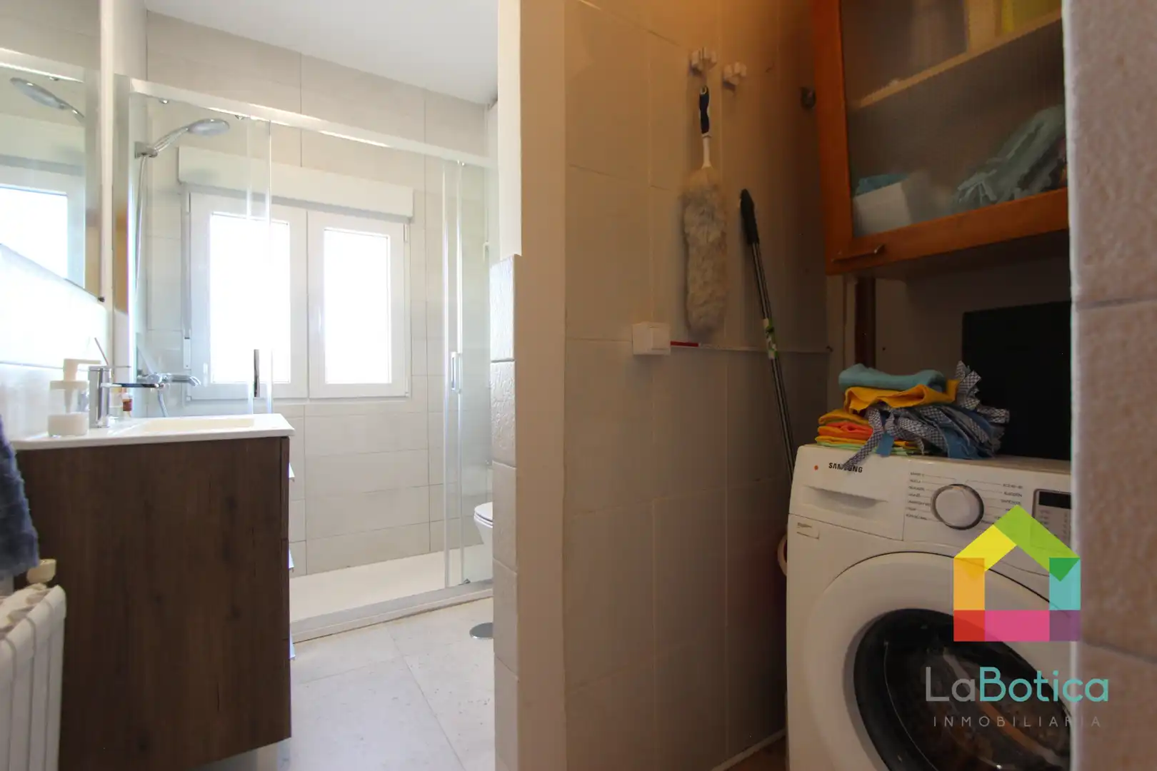 Baño de Piso en venta en Olías del Rey con Aire acondicionado, Calefacción y Terraza