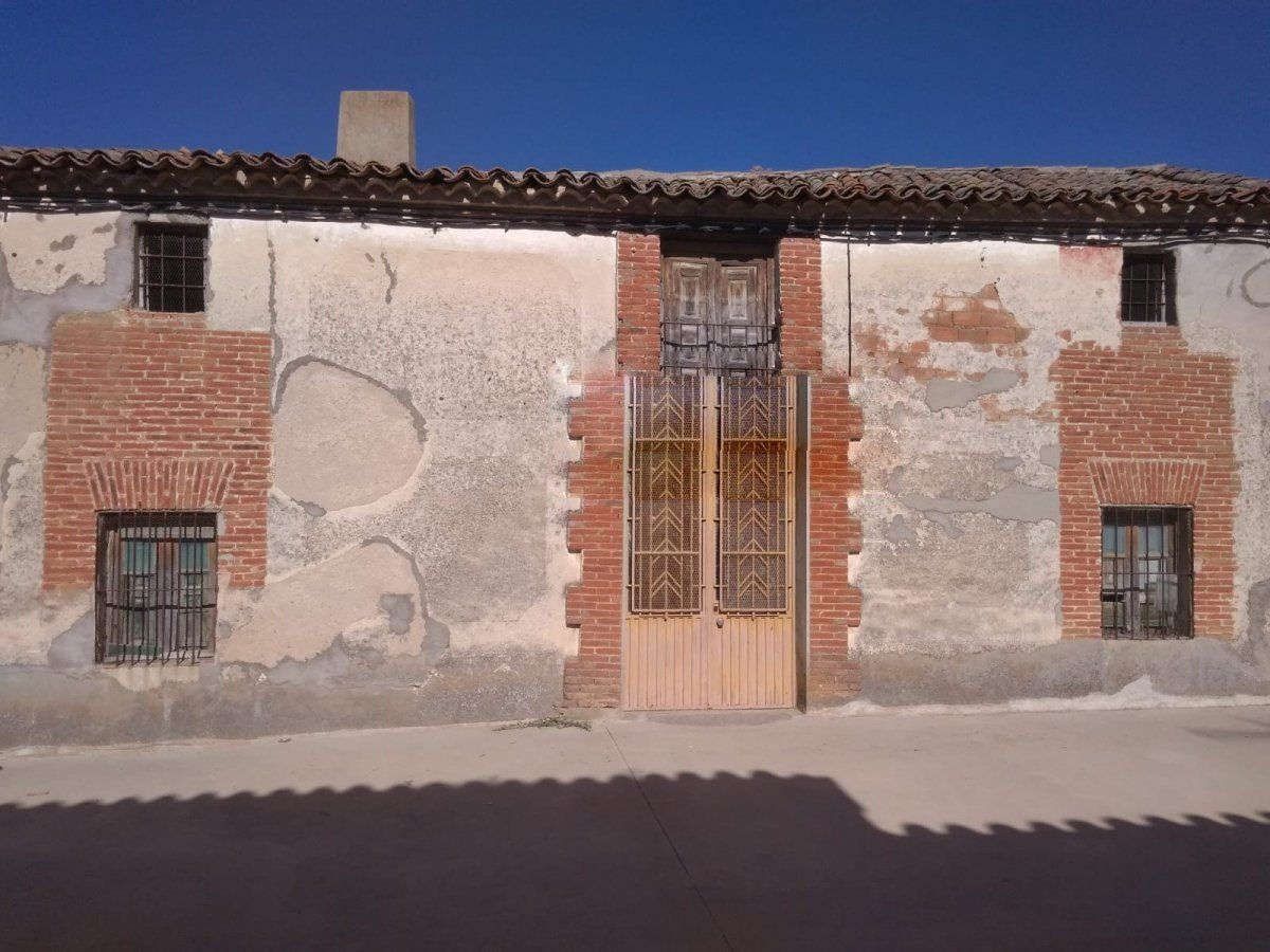 Exterior view of House or chalet for sale in Salmoral