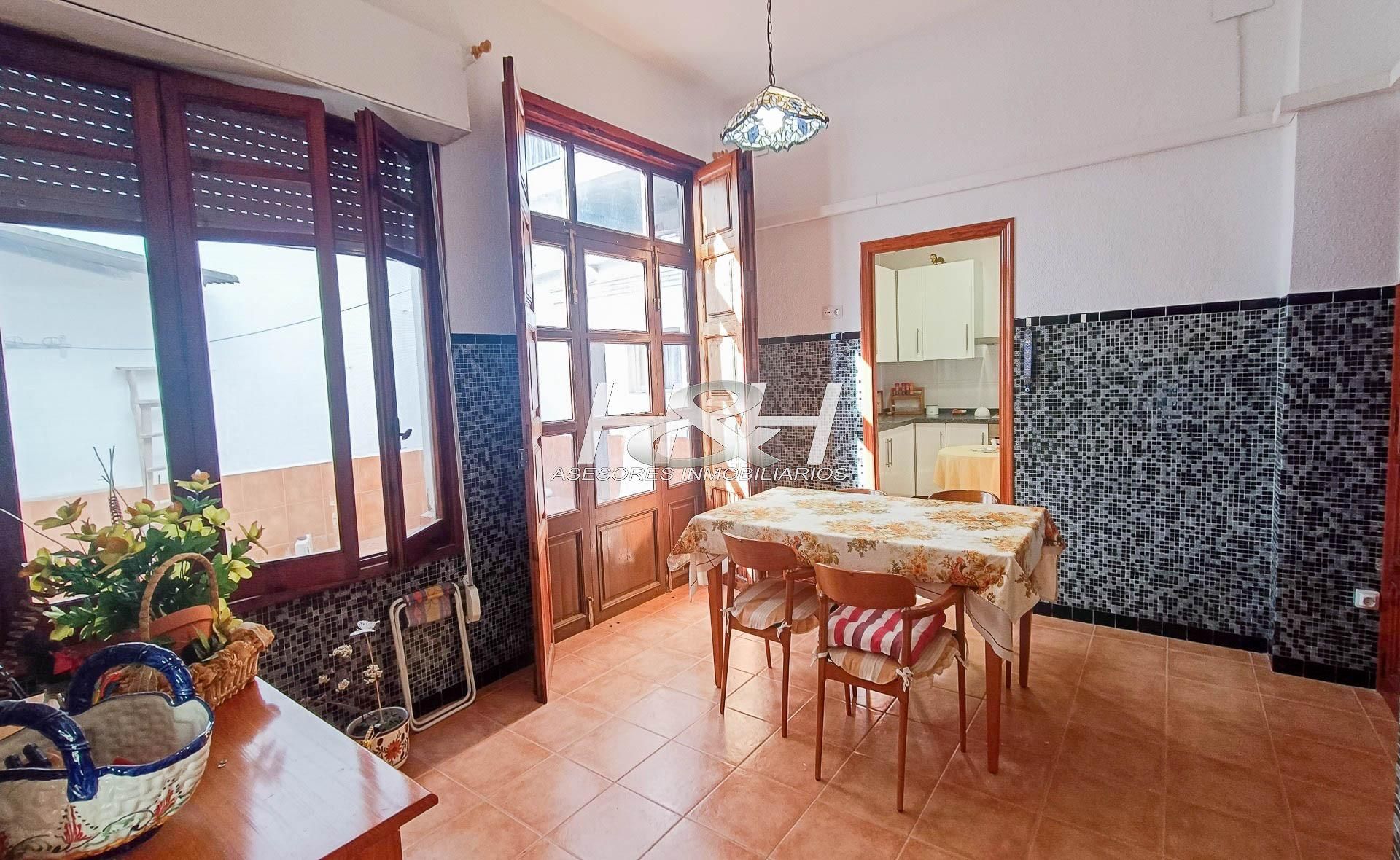 Menjador de Planta baixa en venda en Burjassot amb Aire condicionat, Calefacció i Terrassa