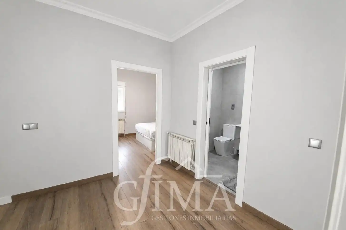 Habitación de Casa adosada en venta en Tomelloso con Calefacción y Trastero
