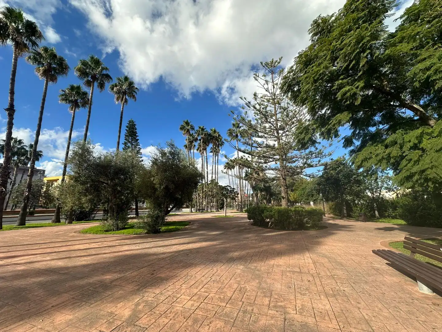 Vista exterior de Casa o chalet en venta en Los Barrios con Aire acondicionado, Jardín privado y Terraza