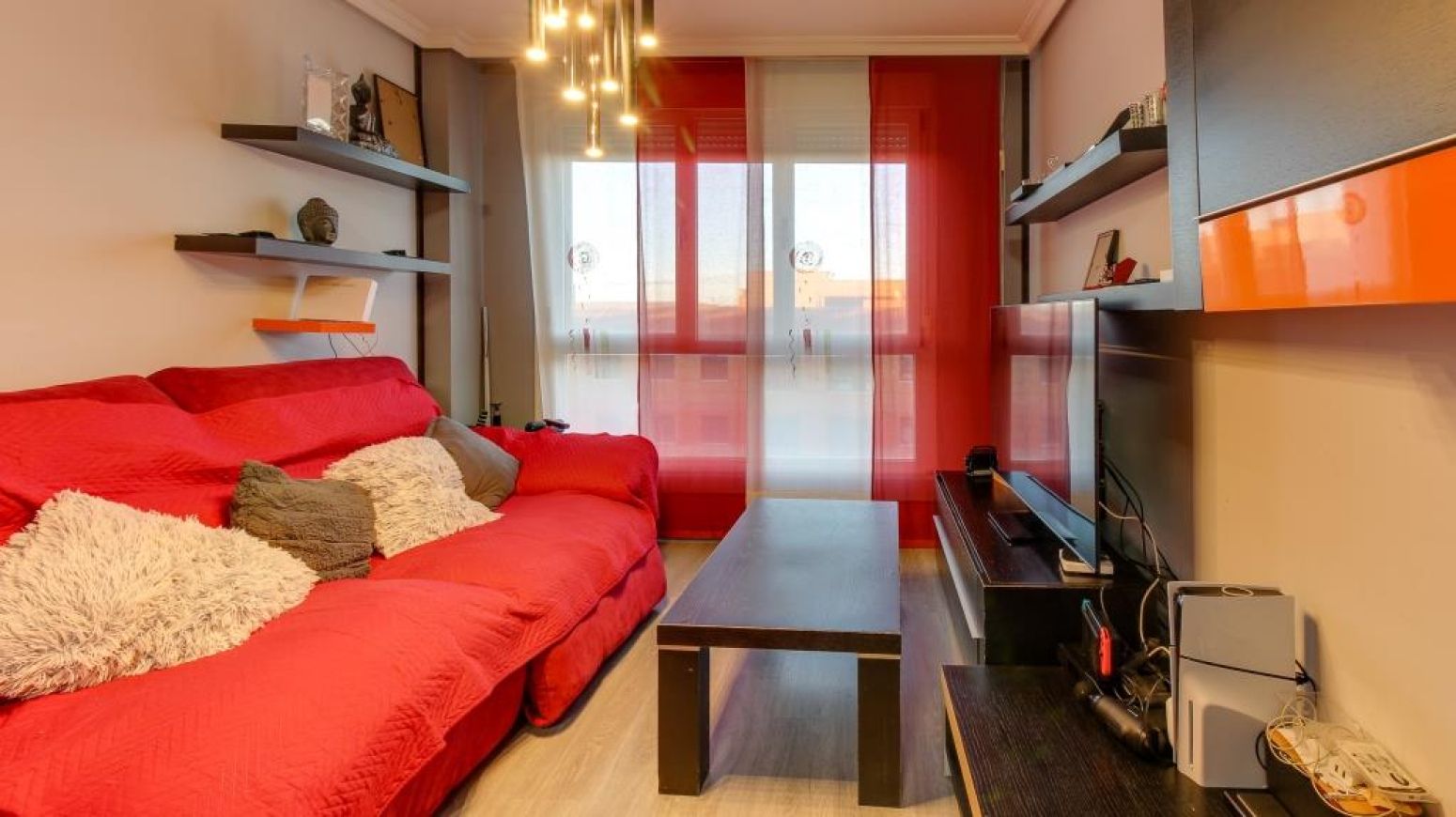 Living room of Flat for sale in Salamanca Capital  with Heating, Private garden and Storage room