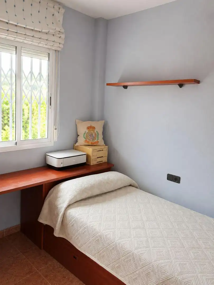 Dormitori de Casa o xalet en venda en Alicante / Alacant amb Terrassa, Piscina i Balcó