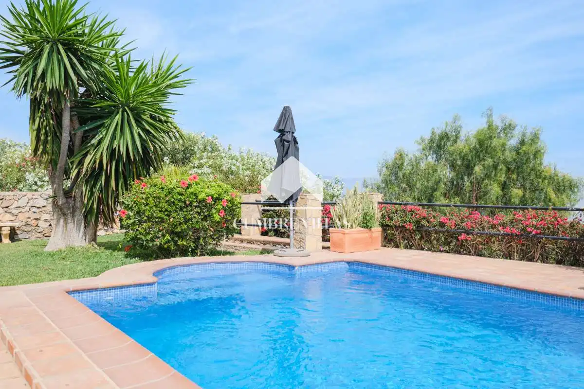 Piscina de Casa o xalet en venda en Salobreña amb Jardí privat, Terrassa i Piscina comunitària