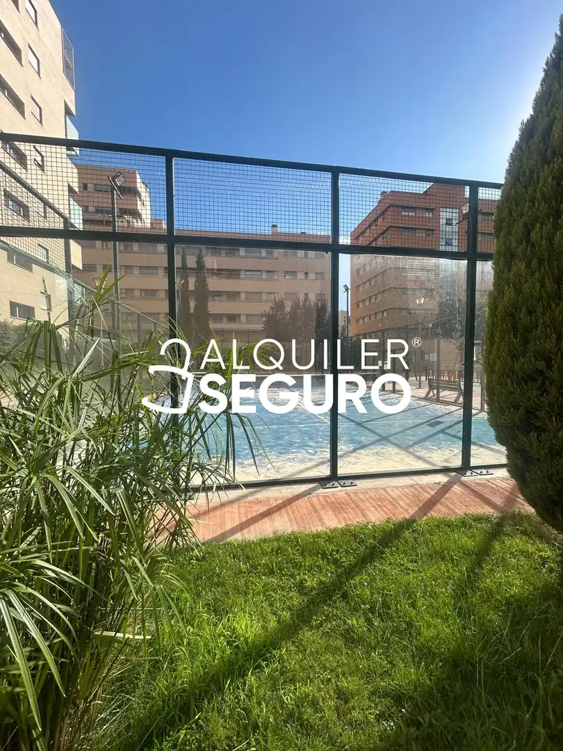 Flat with pool to rent in Catedratica Asun. Linares