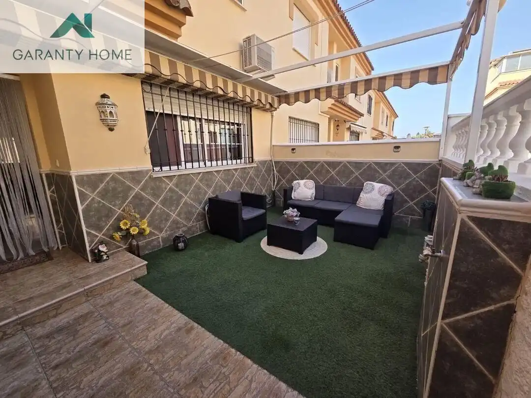 Terrasse von Einfamilien-Reihenhaus zur Miete in Vélez-Málaga mit Klimaanlage, Privatgarten und Terrasse