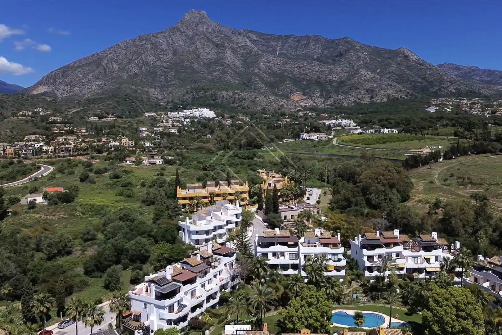 Chalet con piscina en venta en Milla de Oro, imagen 4
