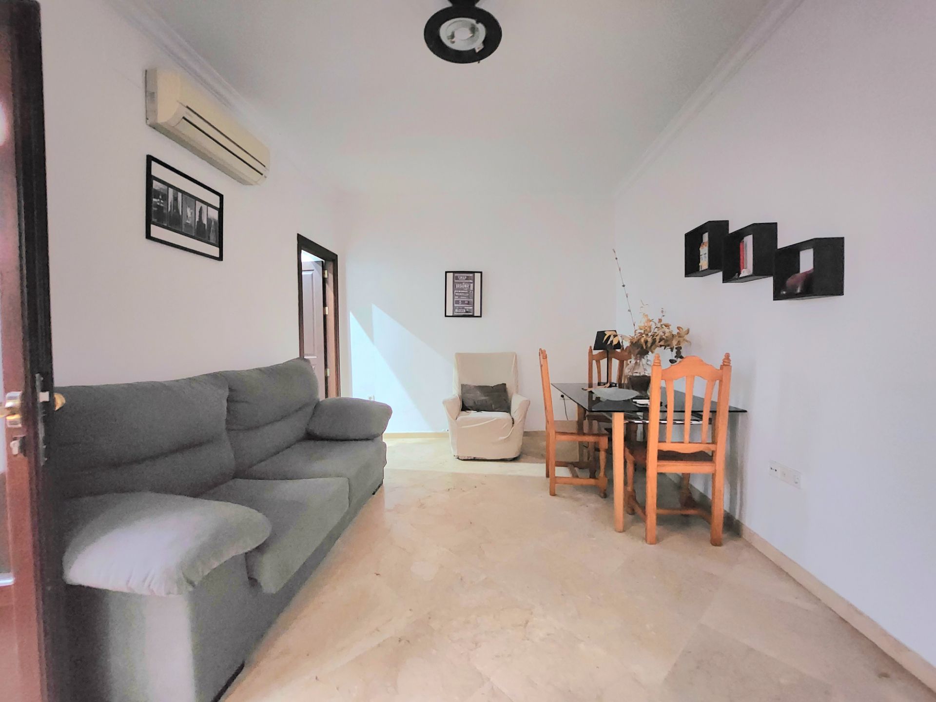 Sala de estar de Casa o chalet en venta en Alcalá de Guadaira con Aire acondicionado, Terraza y Trastero