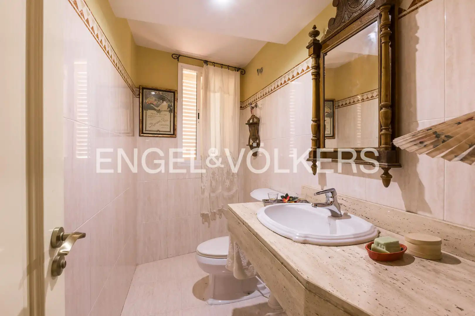 Bathroom of Houses for sale in Velilla de San Antonio  with Air Conditioner, Heating and Terrace