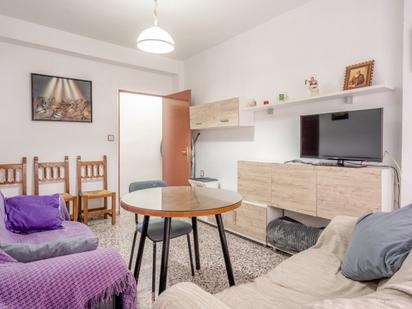 Living room of Flat for sale in  Granada Capital  with Terrace and Balcony