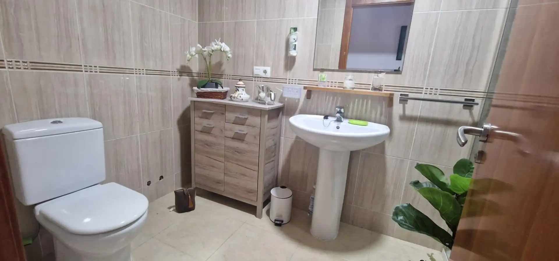 Badezimmer von Wohnung zur Miete in Águilas mit Klimaanlage, Privatgarten und Möbliert