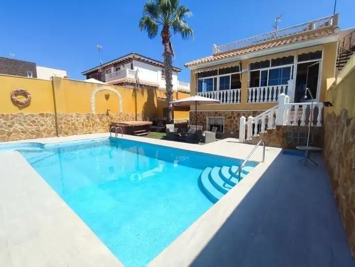Chalet con terraza en venta en Nueva Torrevieja - Aguas Nuevas, imagen 2