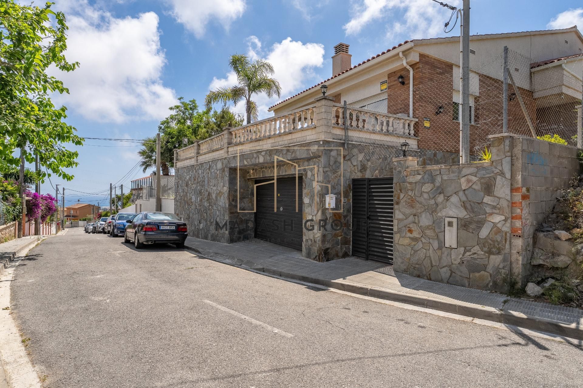 Vista exterior de Casa o xalet en venda en Calafell amb Aire condicionat, Calefacció i Jardí privat