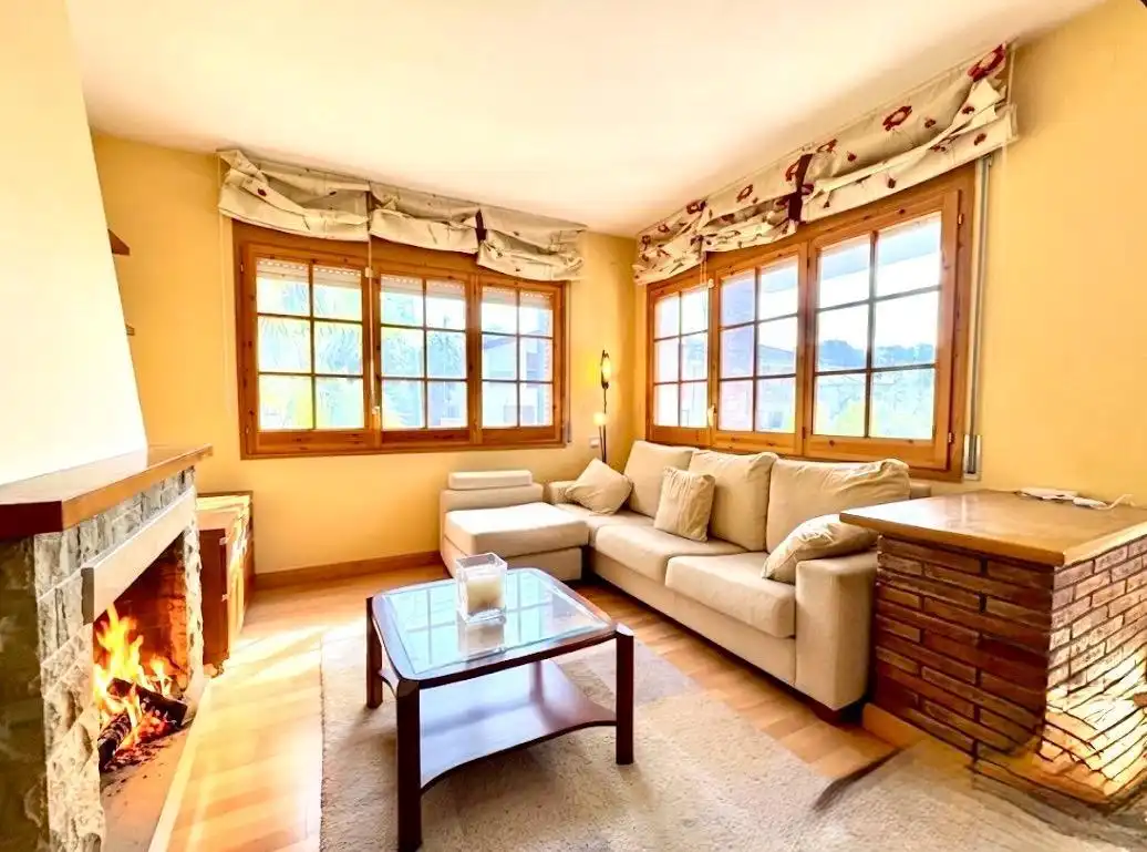 Sala de estar de Casa o chalet en venta en Lliçà d'Amunt con Aire acondicionado, Calefacción y Jardín privado